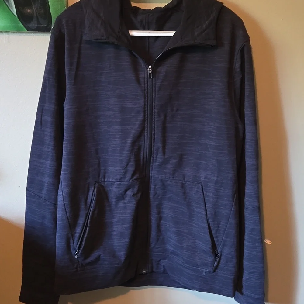 Men’s lululemon, like new. - Picture 1 of 10